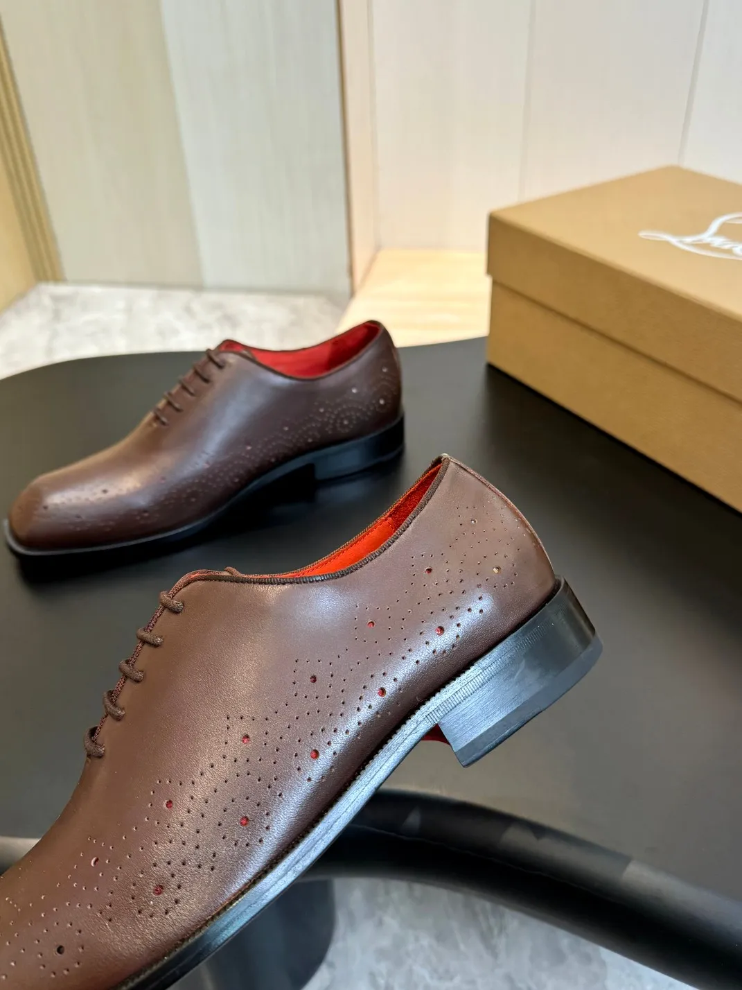 [CL red-soled shoes] Top P: 1020💰 Size 39-44 (⚠️38.45.46 custom-made, non-refundable and non-exchangeable) 🆑High-end men’s business formal leather shoes, original and genuine top-quality goods ••✅💯 Top-quality original order purchasing agent! Original imported patterned cowhide ➕Imported cowhide lining ➕Cowhide feet ➕Original leather outsole~🉑️Feel free to compare the authentic ones!